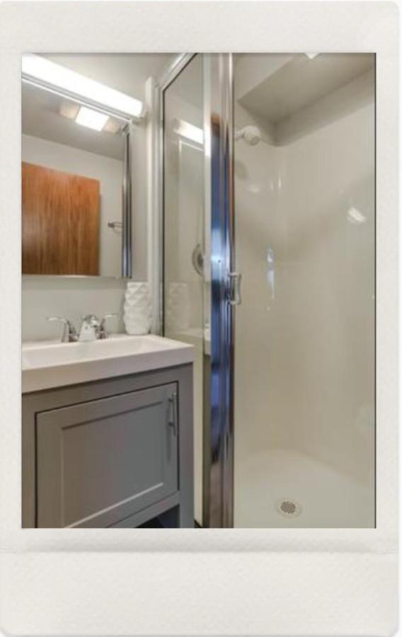 Private Guest Suite In West Bellevue Home 외부 사진